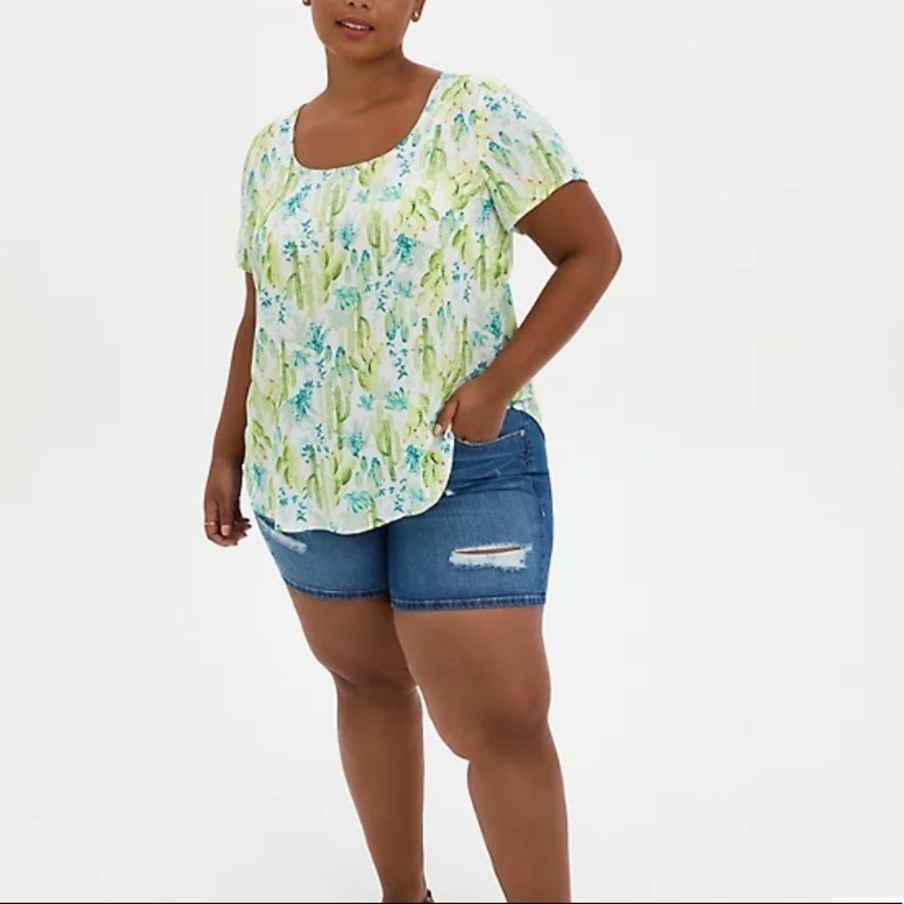 New with tags Torrid Cactus Print Split Back Short Sleeve shirt plus size 4X